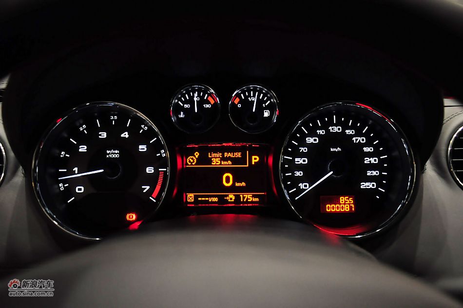 2011款标致RCZ实拍