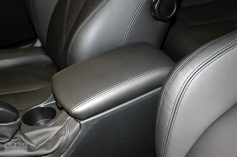 2011款标致RCZ实拍