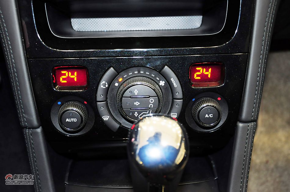 2011款标致RCZ实拍