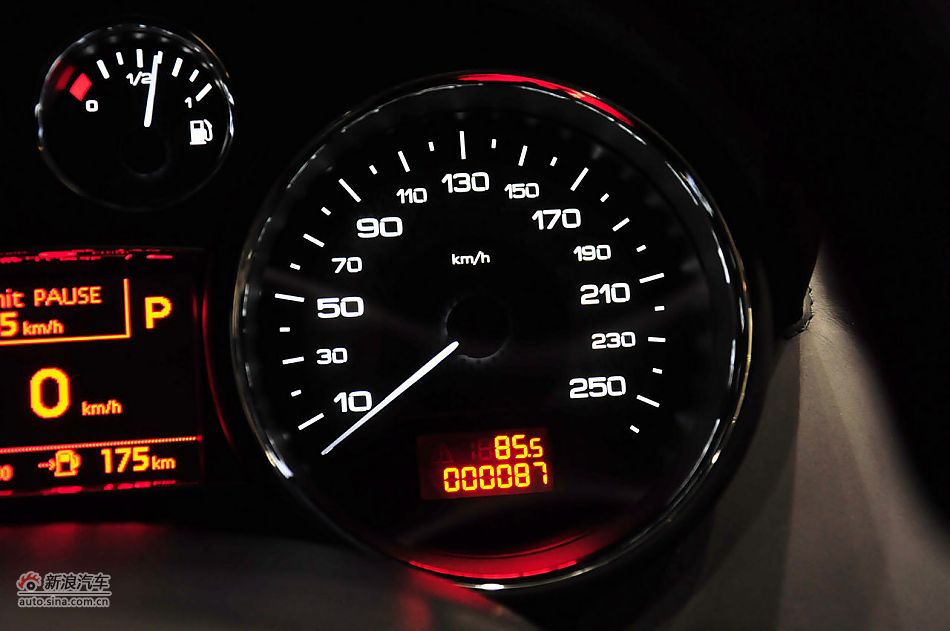 2011款标致RCZ实拍