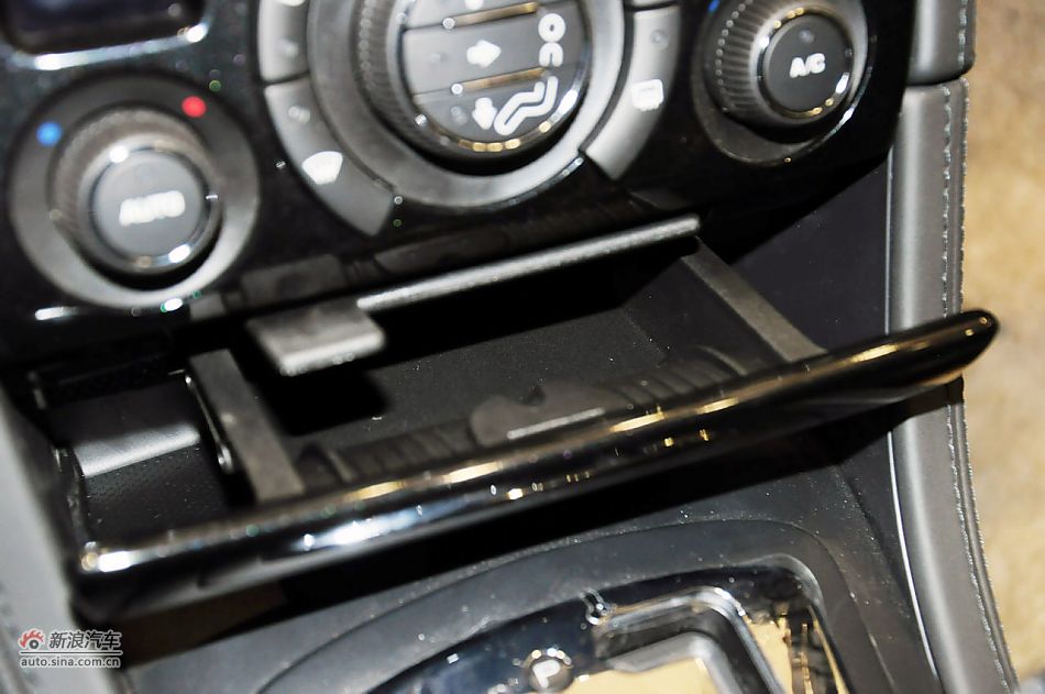 2011款标致RCZ实拍