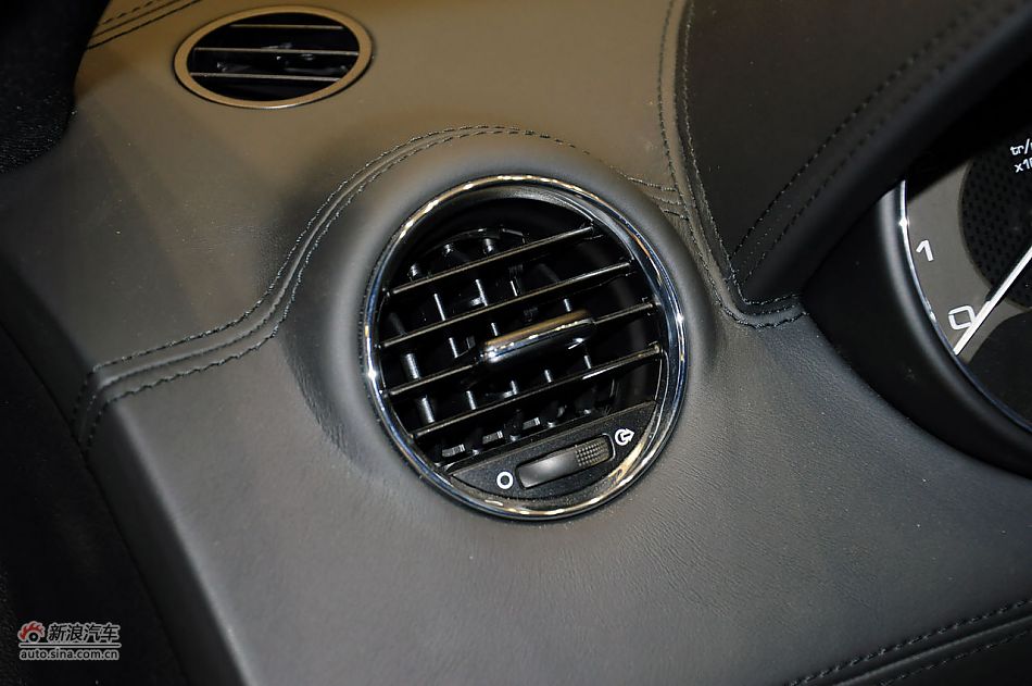 2011款标致RCZ实拍