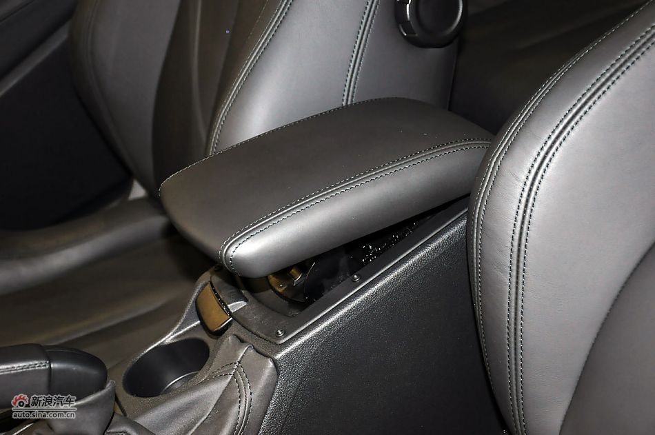 2011款标致RCZ实拍