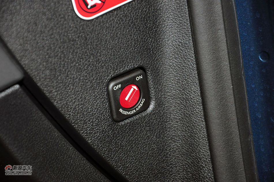 2011款标致RCZ实拍