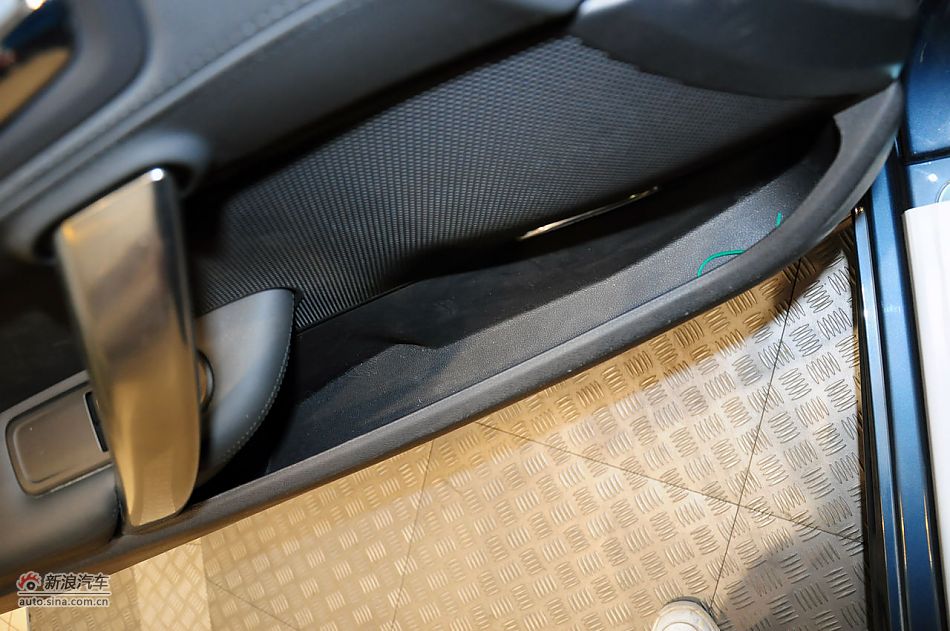 2011款标致RCZ实拍