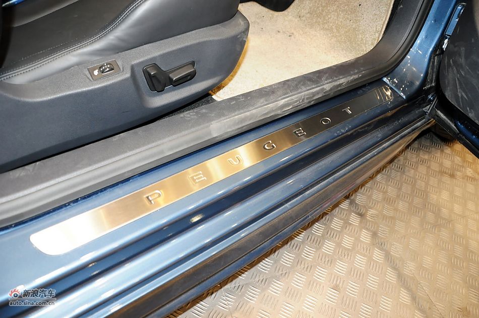 2011款标致RCZ实拍