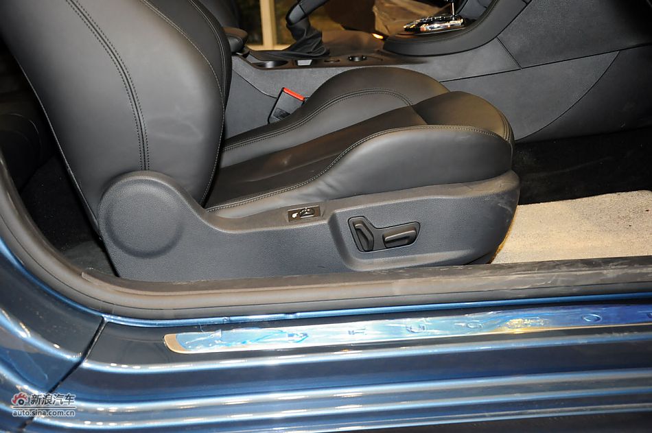 2011款标致RCZ实拍