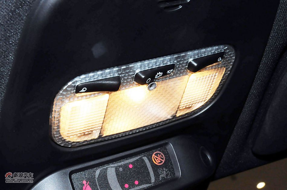 2011款标致RCZ实拍