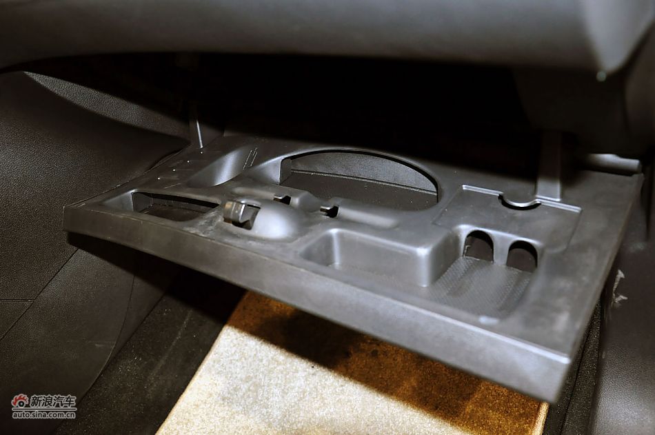 2011款标致RCZ实拍