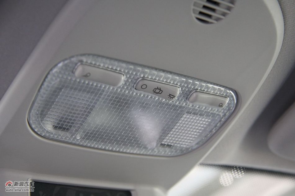 标致308SW时尚型内饰