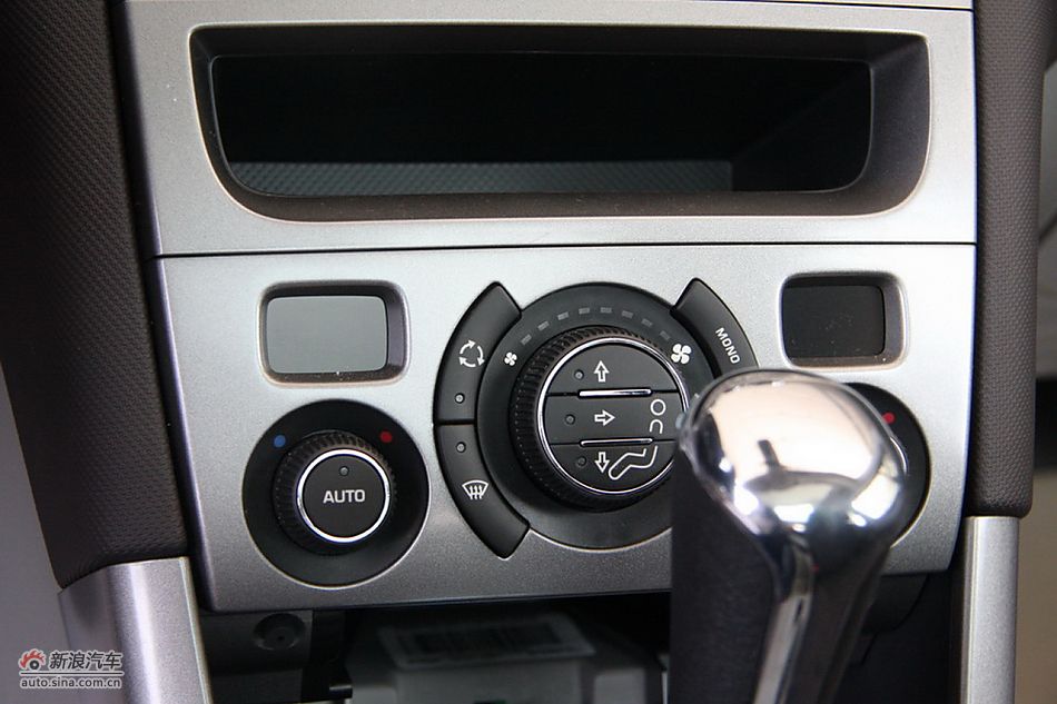 标致308SW时尚型内饰