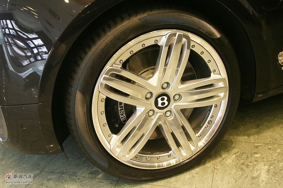 宾利慕尚外观细节