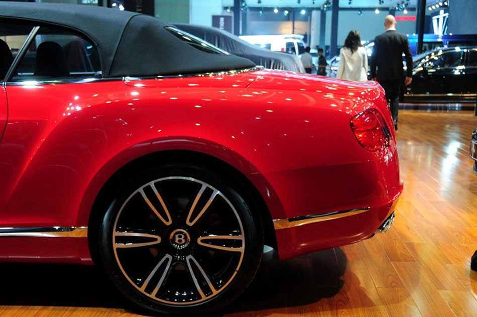 2012款欧陆GTC 6.0T自动档敞篷