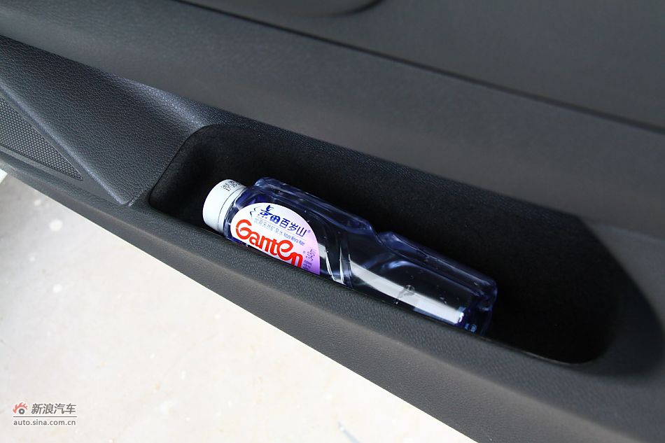 尚酷R座椅与空间