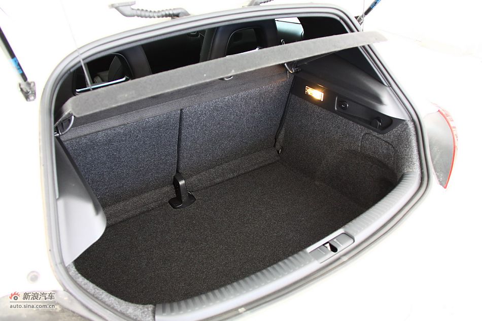 尚酷R座椅与空间