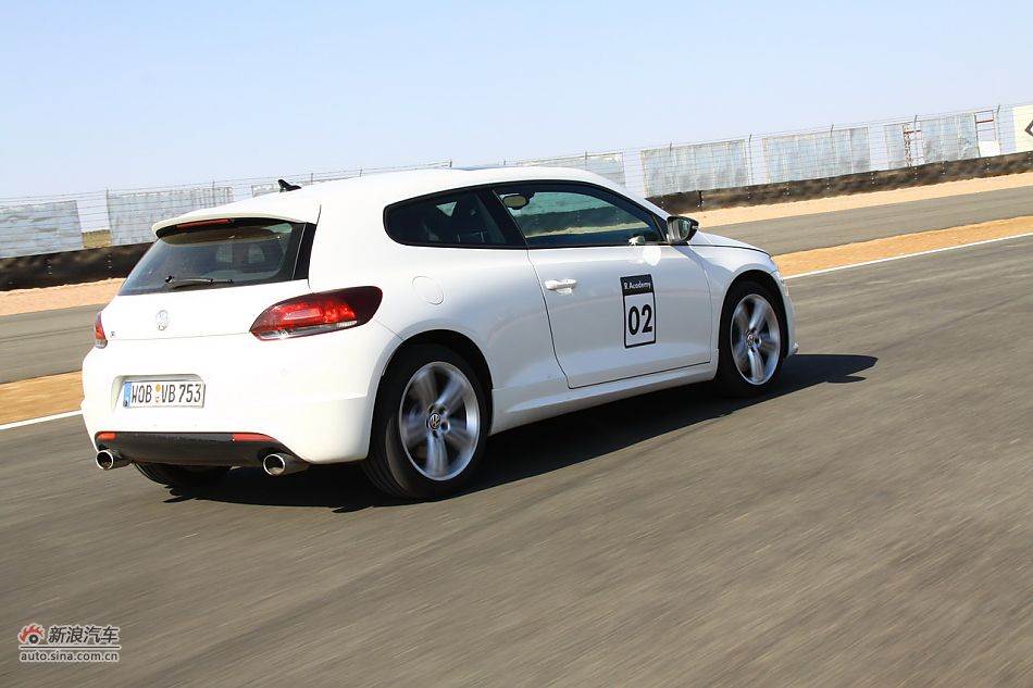 尚酷R试车动态实拍