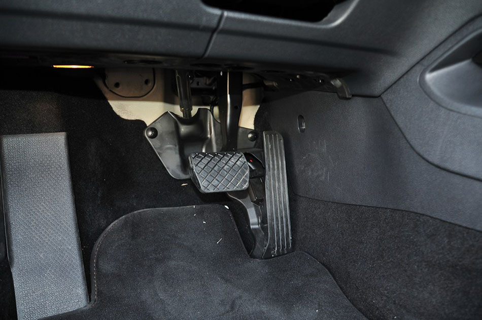 2015款 2.0TSI 豪华版 座椅空间