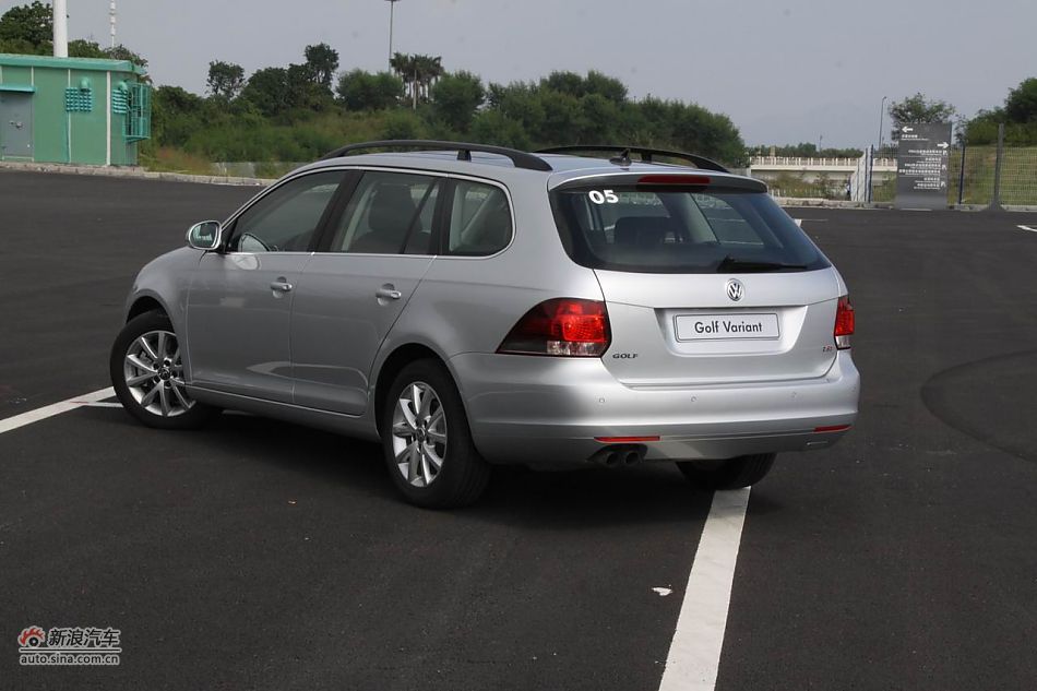 2011款高尔夫旅行轿车外形