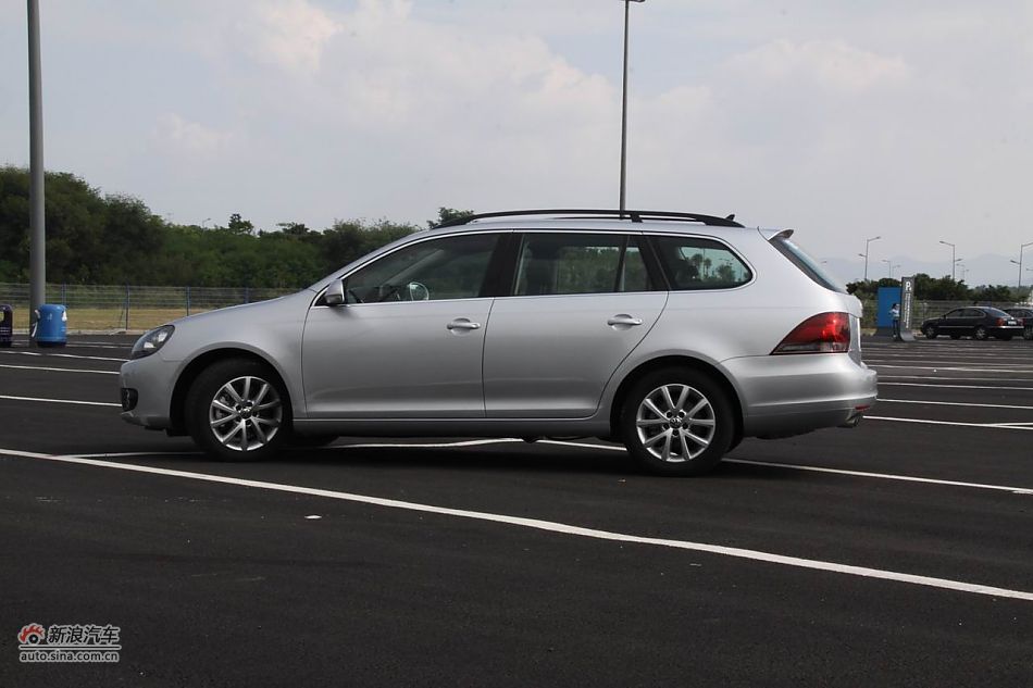 2011款高尔夫旅行轿车外形