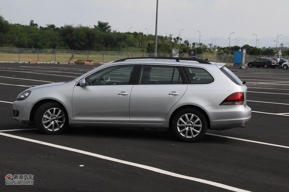 2011款高尔夫旅行轿车外形