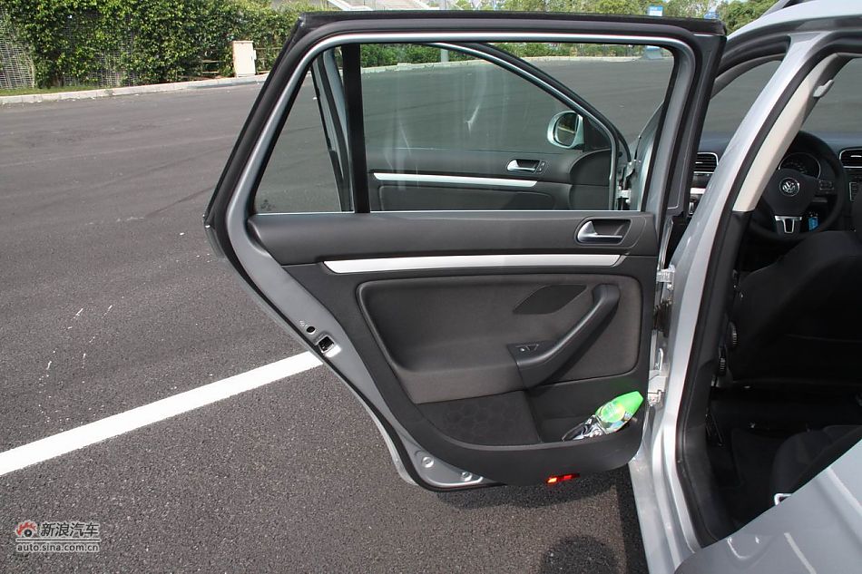 2011款高尔夫旅行轿车内饰