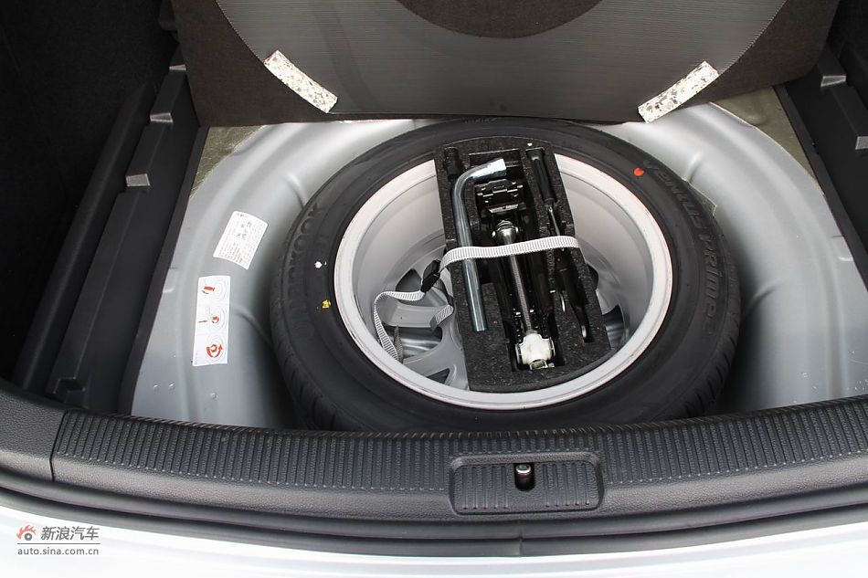 2011款高尔夫旅行轿车引擎与底盘