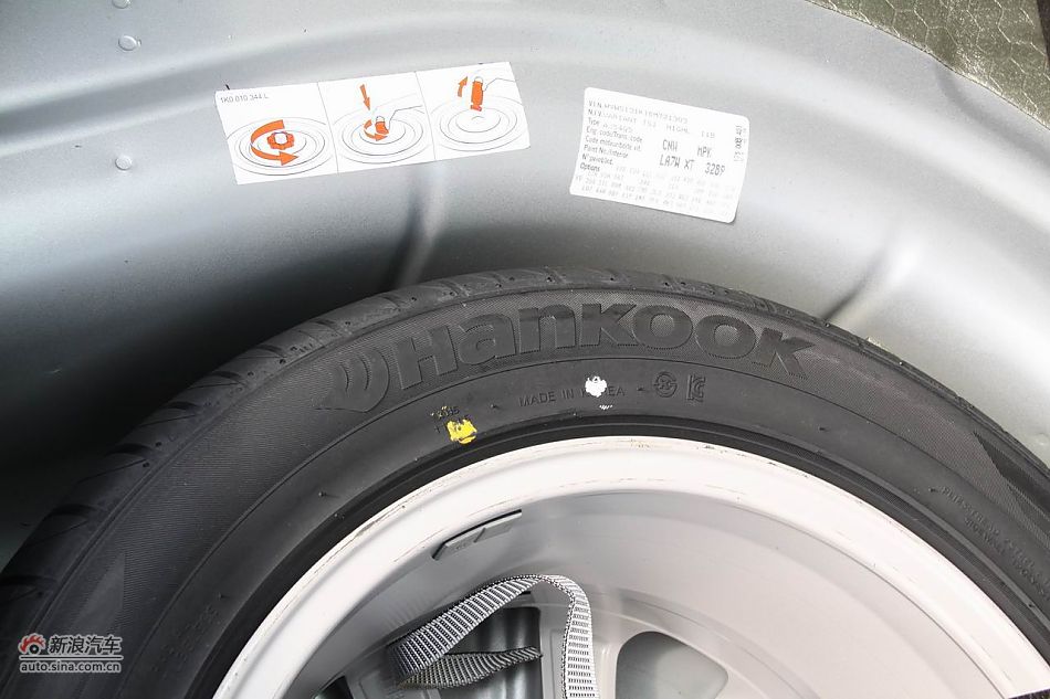 2011款高尔夫旅行轿车引擎与底盘