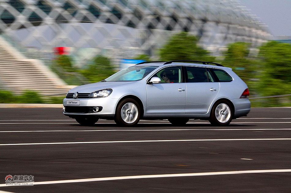 2011款高尔夫旅行轿车动态