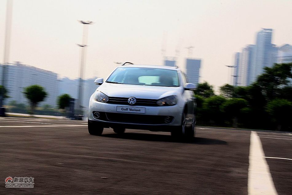 2011款高尔夫旅行轿车动态