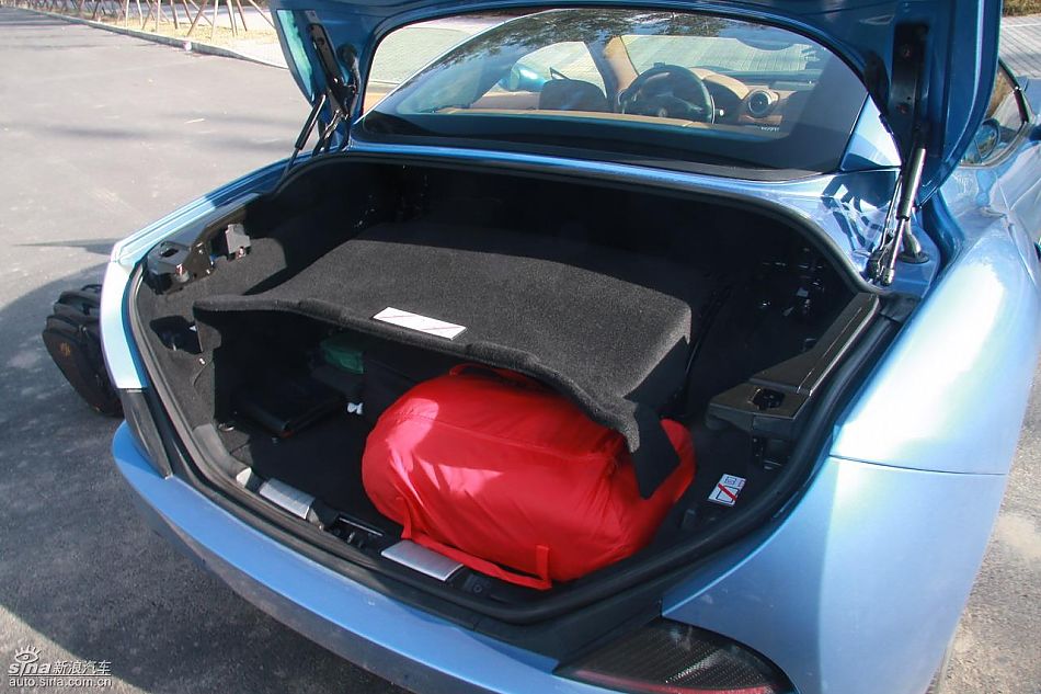 法拉利California试车实拍图发动机与细节