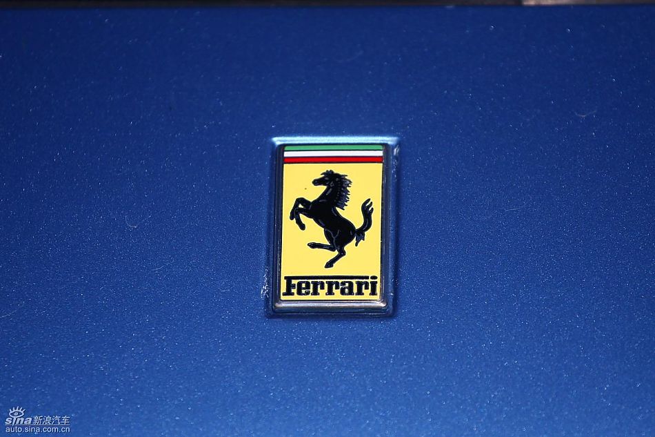 法拉利California试车实拍图发动机与细节