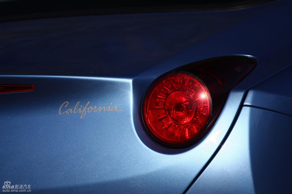 法拉利California试车实拍图发动机与细节