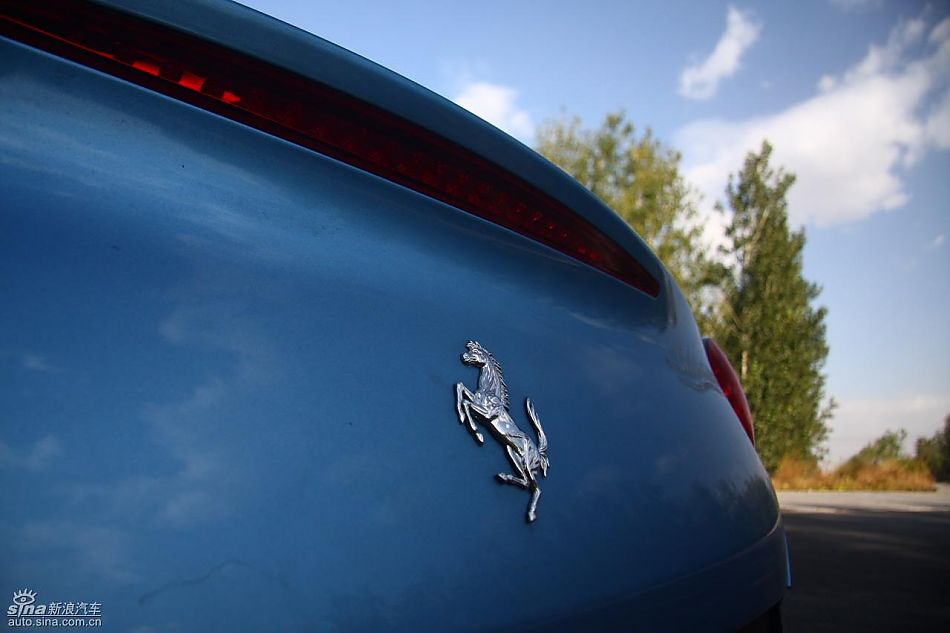 法拉利California试车实拍图发动机与细节