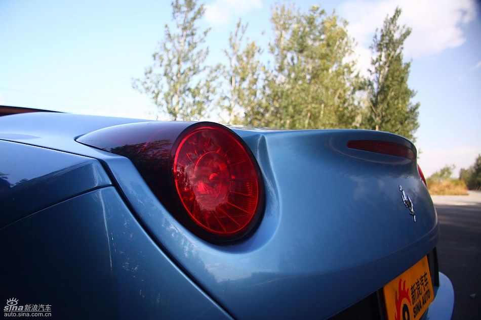 法拉利California试车实拍图发动机与细节