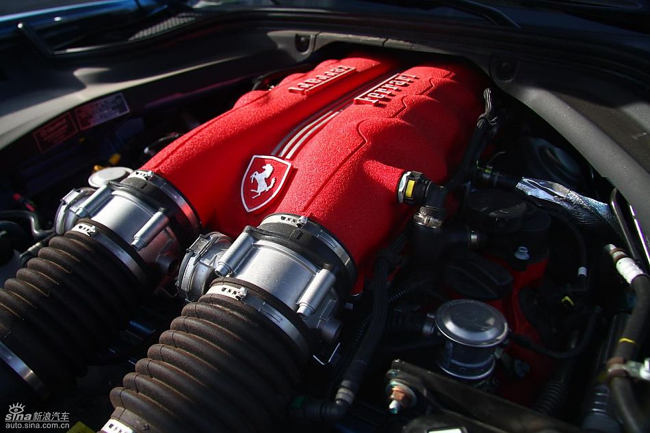 法拉利California试车实拍图发动机与细节