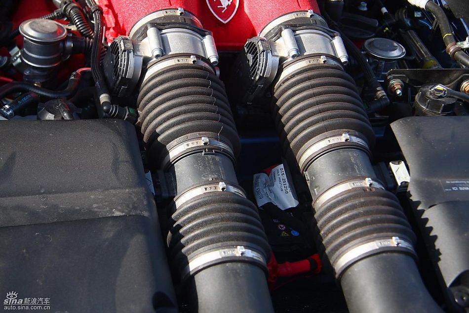 法拉利California试车实拍图发动机与细节