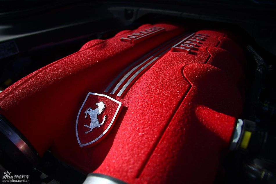 法拉利California试车实拍图发动机与细节