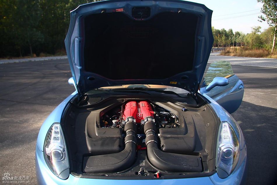 法拉利California试车实拍图发动机与细节