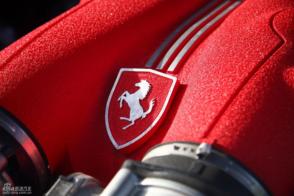 法拉利California试车实拍图发动机与细节
