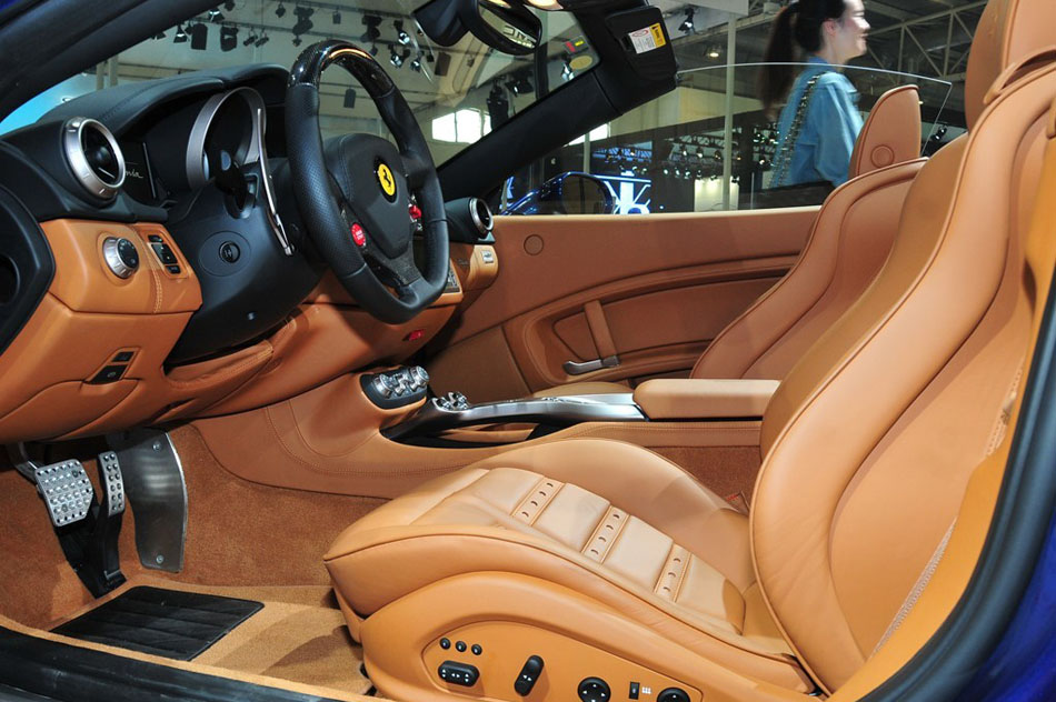 2012款 4.3 基本型 空间