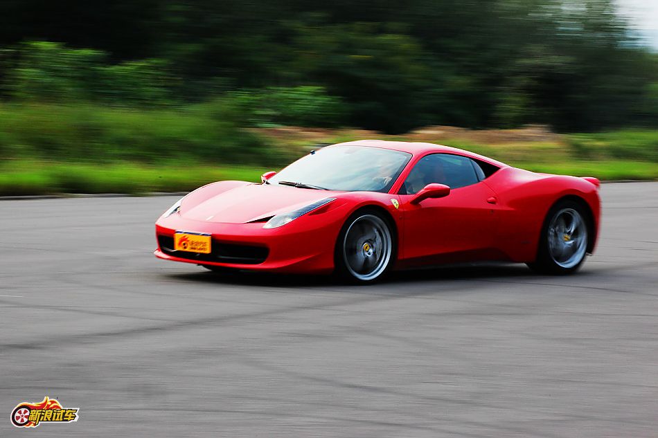 法拉利458 Italia动态图片