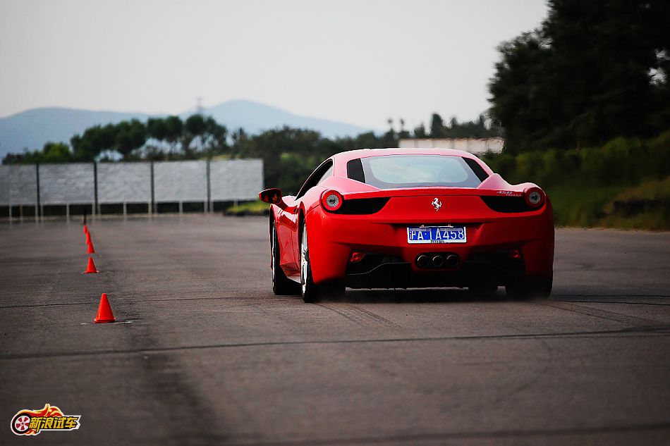 法拉利458 Italia动态图片
