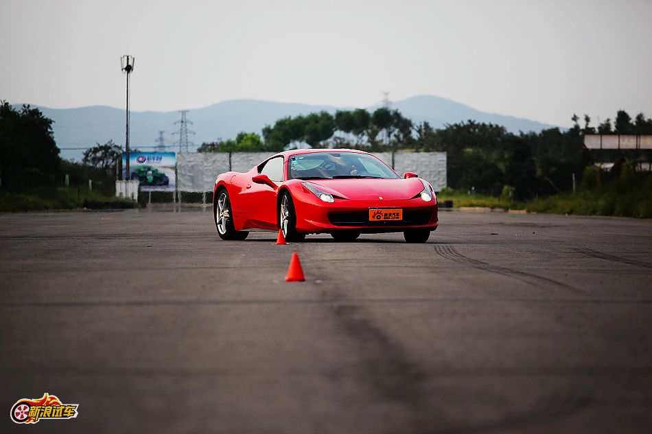 法拉利458 Italia动态图片