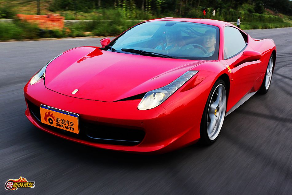 法拉利458 Italia动态图片