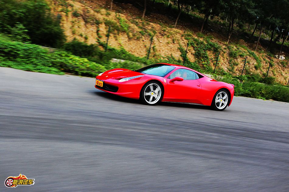 法拉利458 Italia动态图片