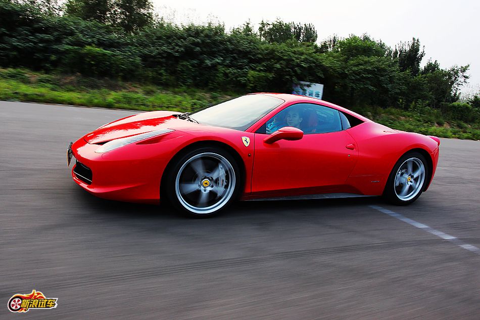 法拉利458 Italia动态图片