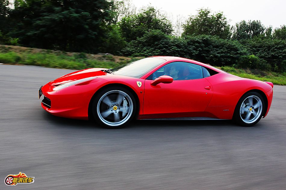 法拉利458 Italia动态图片