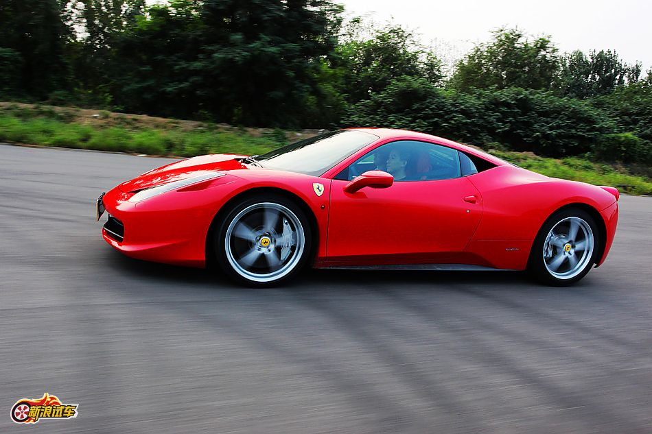 法拉利458 Italia动态图片