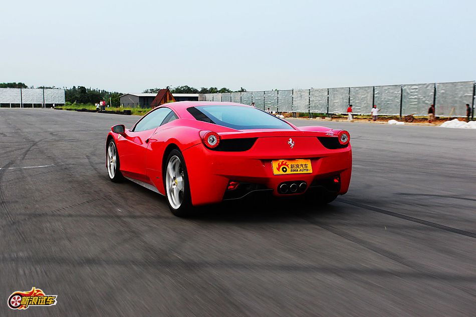 法拉利458 Italia动态图片