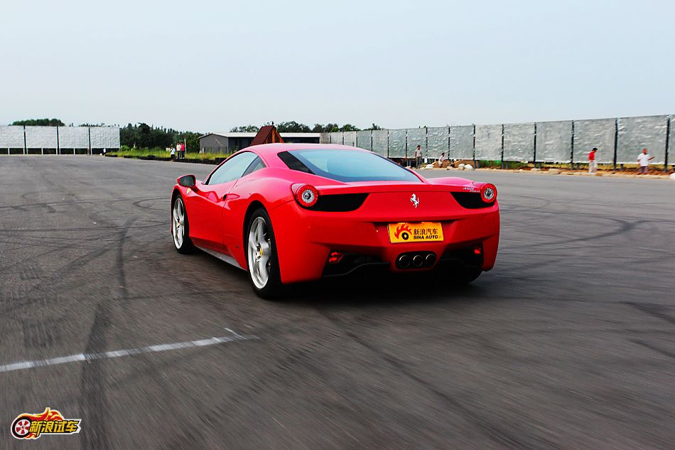 法拉利458 Italia动态图片